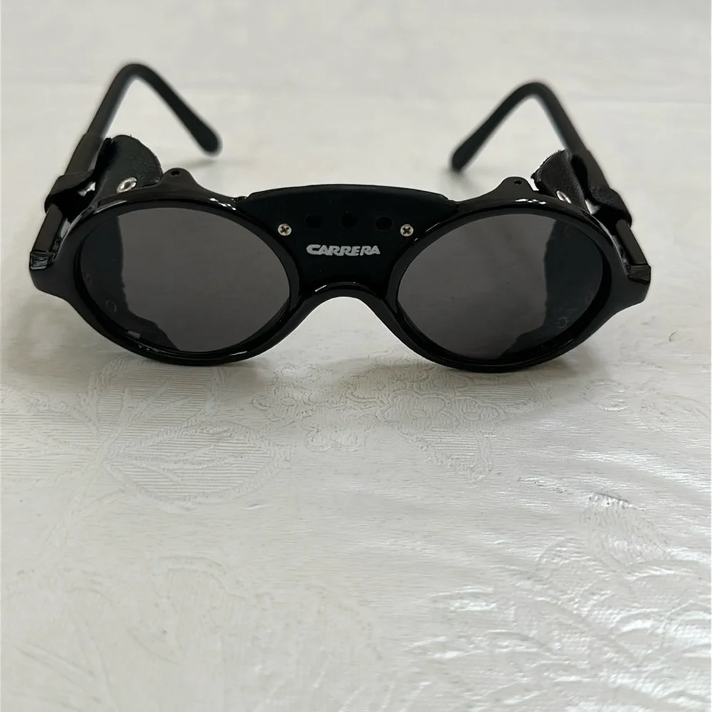 Carrera Sunglasses - ROUND w/ Side Cover - Black